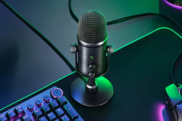 Recenze mikrofon Razer Seiren V2 Pro (2022)