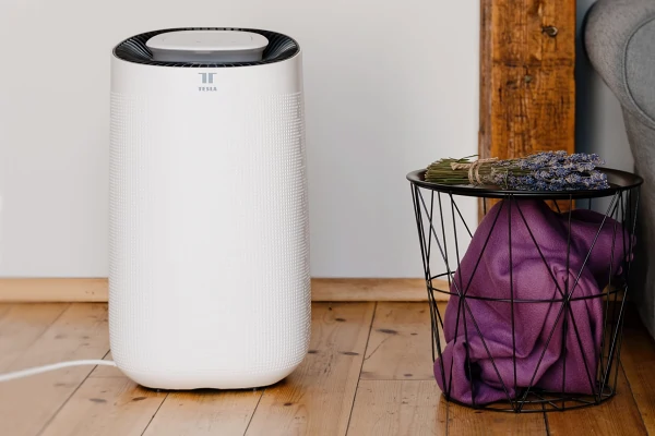 Recenze odvlhova vzduchu Tesla Smart Dehumidifier XL (2022)