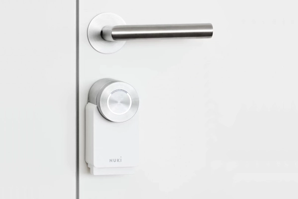 Recenze chytrý dveřní zámek Nuki Smart Lock 3.0 Pro (2022)