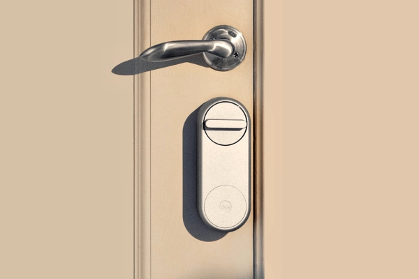 Recenze chytrý dveřní zámek Yale Linus Smart Lock