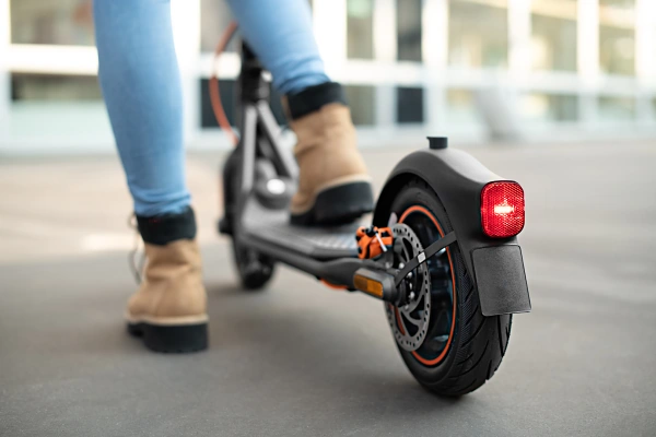 Recenze elektrokolobka Ninebot by Segway Kickscooter F40E (2022)