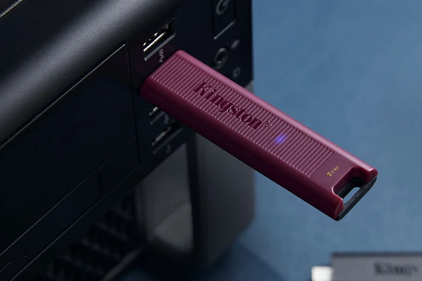 Recenze USB flash disk Kingston DataTraveler Max (2021)