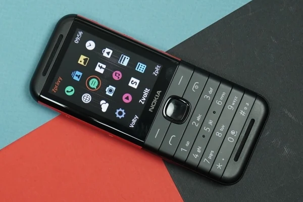 Recenze tlačítkový telefon Nokia 5310 (2020)