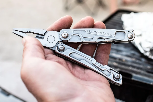 Recenze multitool Leatherman Rev (2017)