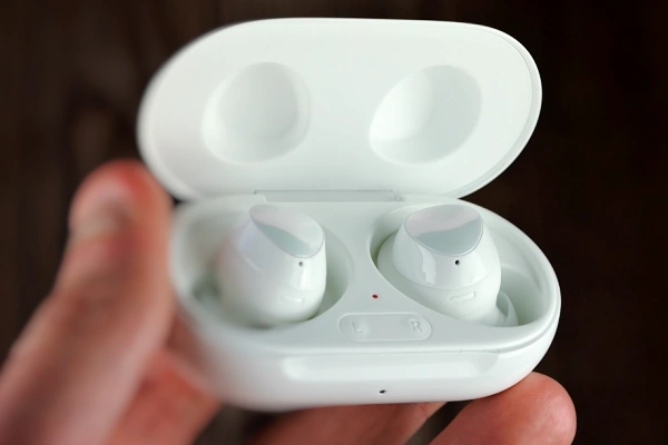 Recenze sluchtka Samsung Galaxy Buds+ (2020)