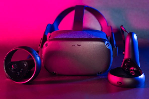 Recenze brle pro virtuln realitu Oculus Quest (2019)